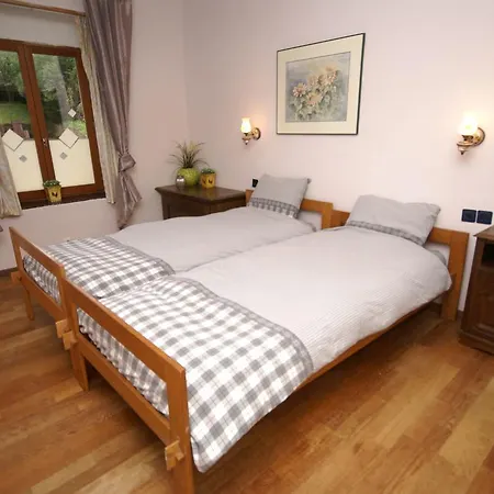 Spacious With Sauna In Celles Sur Plaine Semesterbostad *